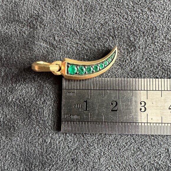 David Yurman Petrvs Claw Amulet Pendant in 18K Yellow Gold & Emeralds - Picture 15 of 16